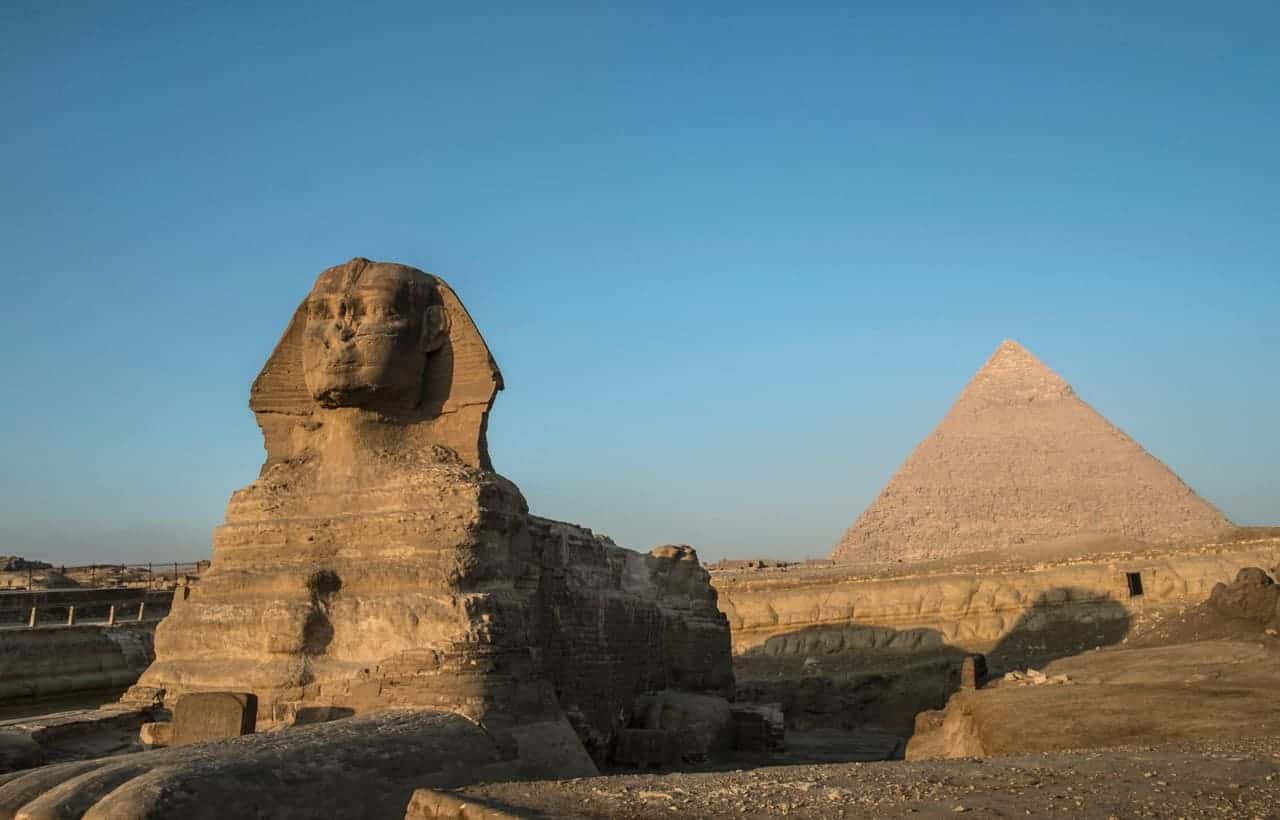 أهرامات الجيزة وتمثال أبو الهول