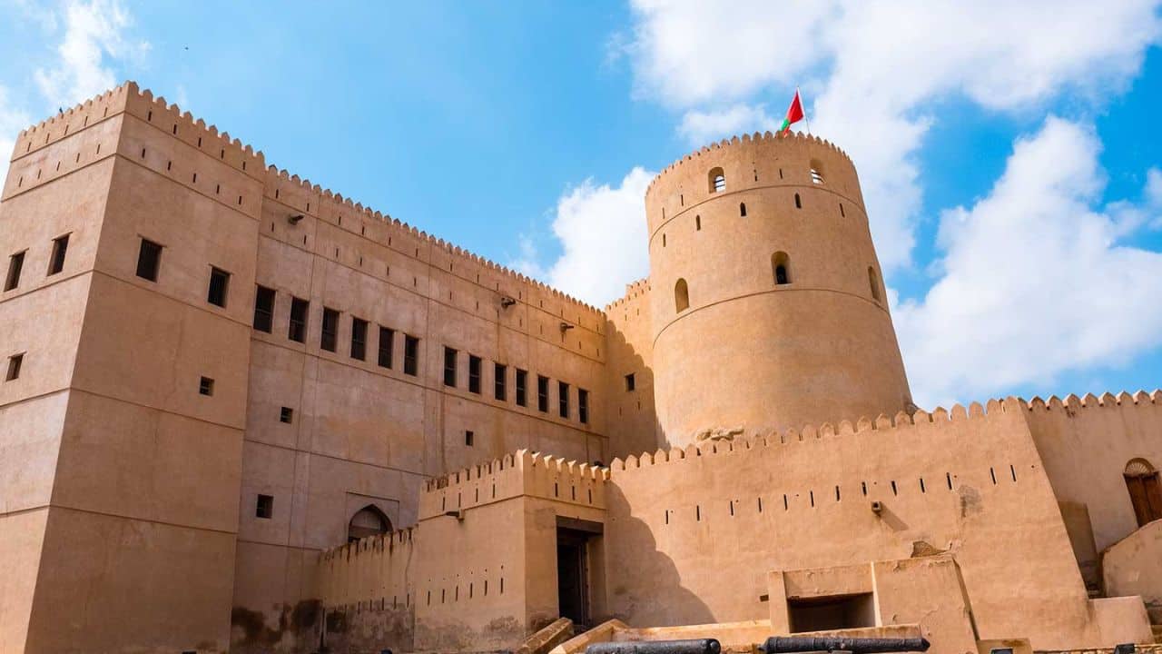السياحة في عبري 