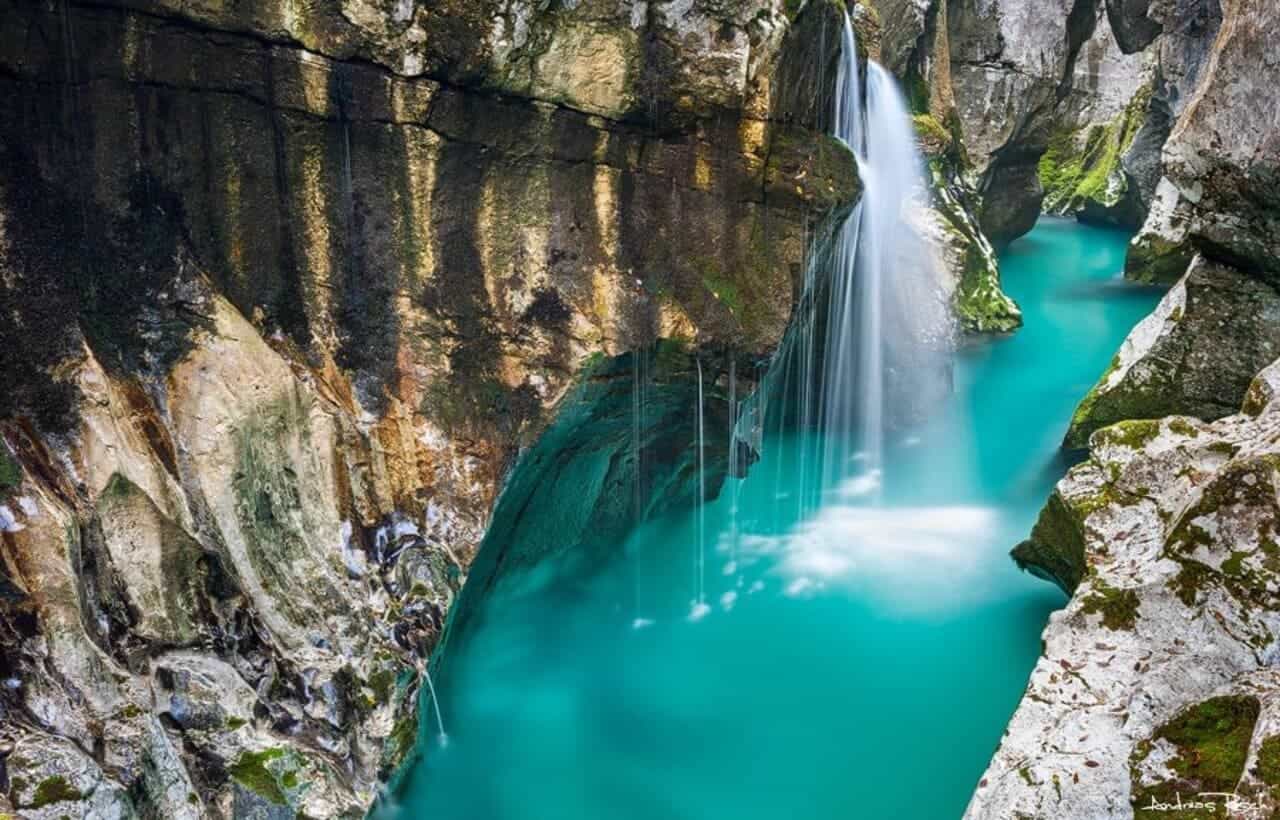النهر الفيروزي