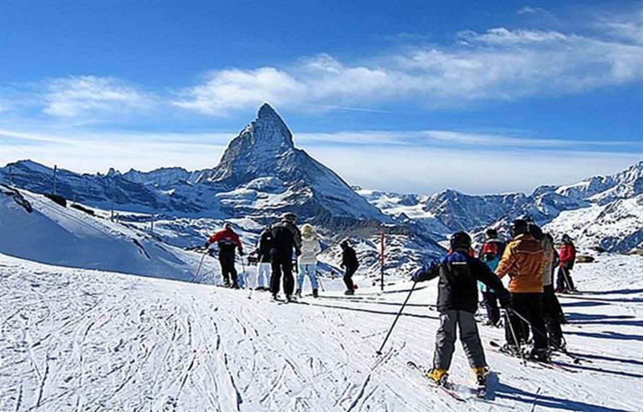 عشِ تجربة التزلج على الجليد في مدينة درسدن الألمانية